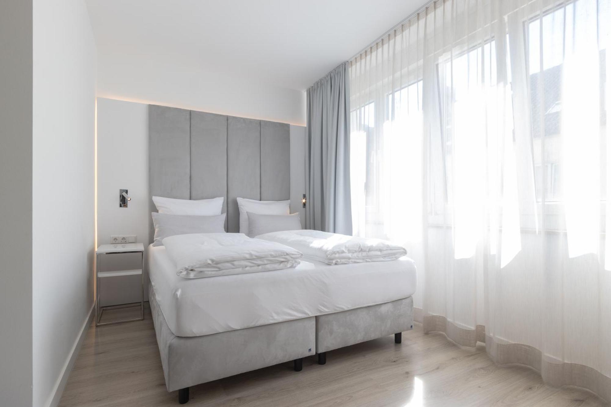 Zzzpace Smart-Hotel Крефельд Экстерьер фото